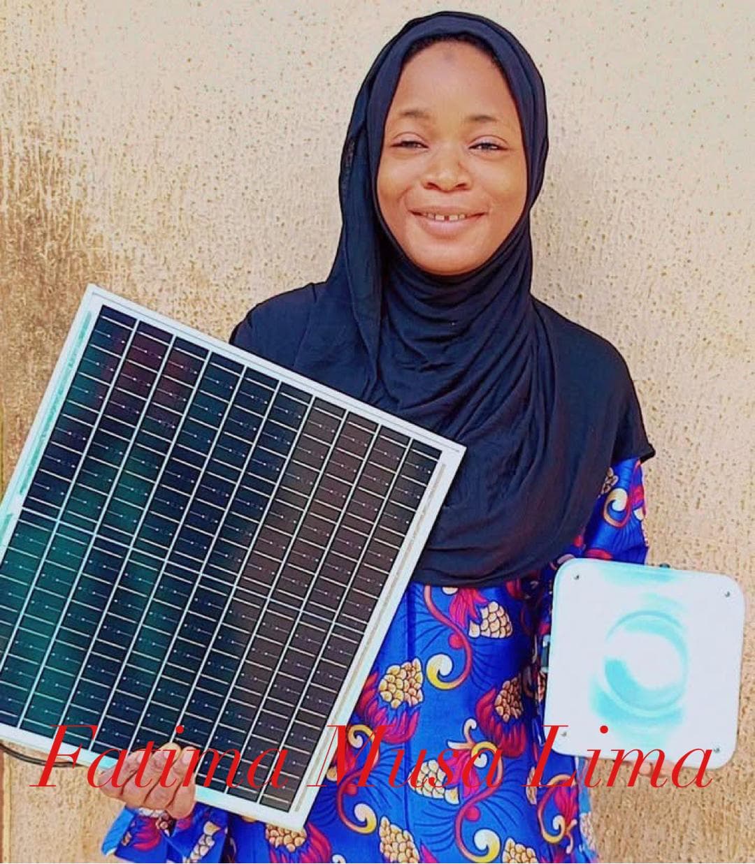 Artist Fatima Musolina holding a Quadloop solar kit.