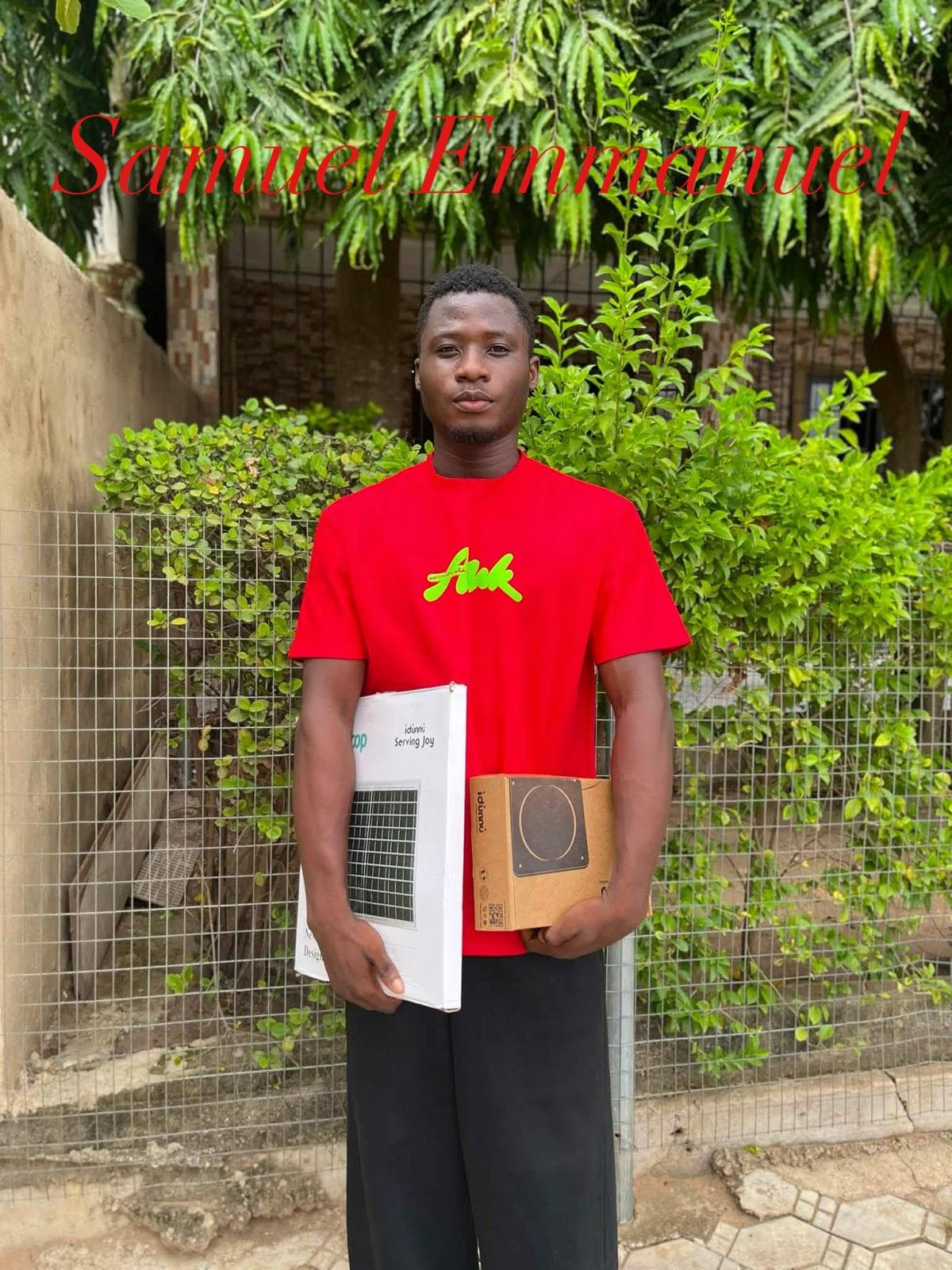 Artist Samuel Emmanuel with a Quadloop solar kit.